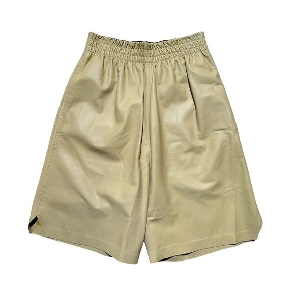 $2,000 Bottega Veneta Lambskin leather adjustable waist shorts - Picture 1 of 7